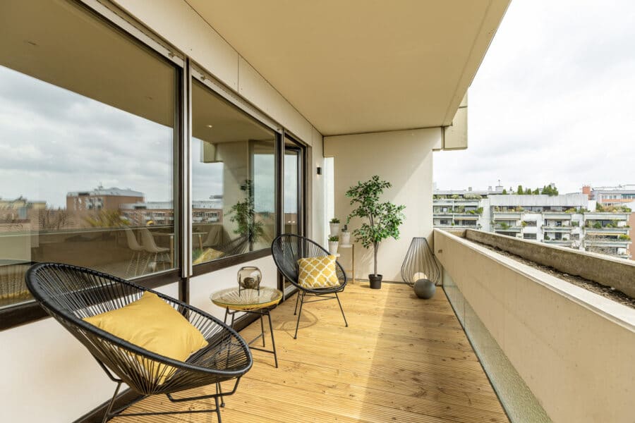 Bezugsfertig und renoviert: 3,5-Zimmerwohnung mit zwei Balkonen in Münchens Top-Lage - Bild