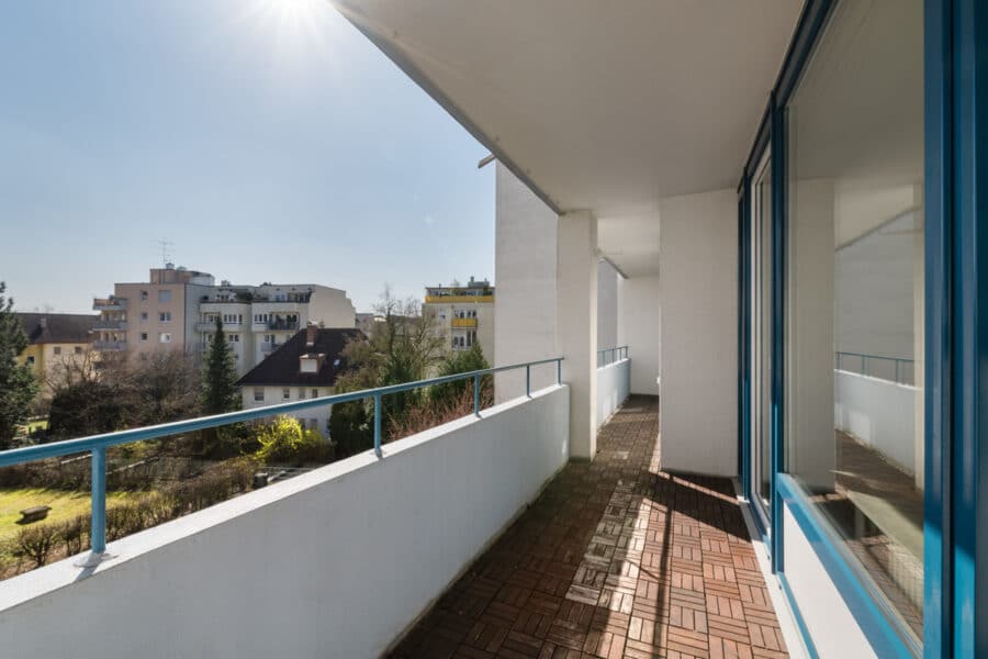 Sonnige und renovierte 3-Zimmer Wohnung mit Süd-Balkon und sehr guter Anbindung - Balkon