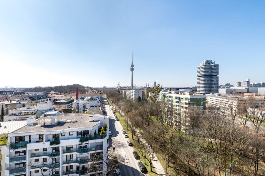 Sonnige und renovierte 3-Zimmer Wohnung mit Süd-Balkon und sehr guter Anbindung - Ausblick Olympiapark und BMW