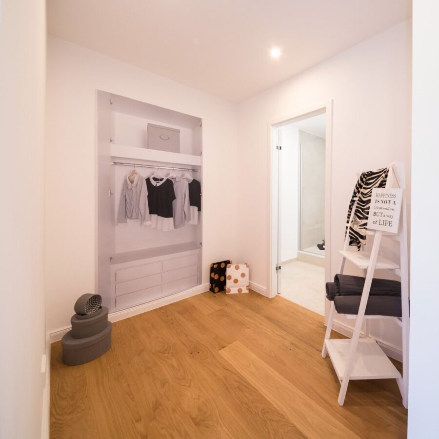 Traumhafte 4,5-Zimmer Wohnung mit Balkon in Solln - Ankleide