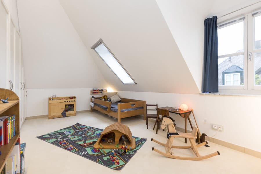 Traumhafte 6-Zimmer Dachgeschosswohnung mit Galerie in einer Münchener Stadtvilla - Kinderzimmer und Gästezimmer
