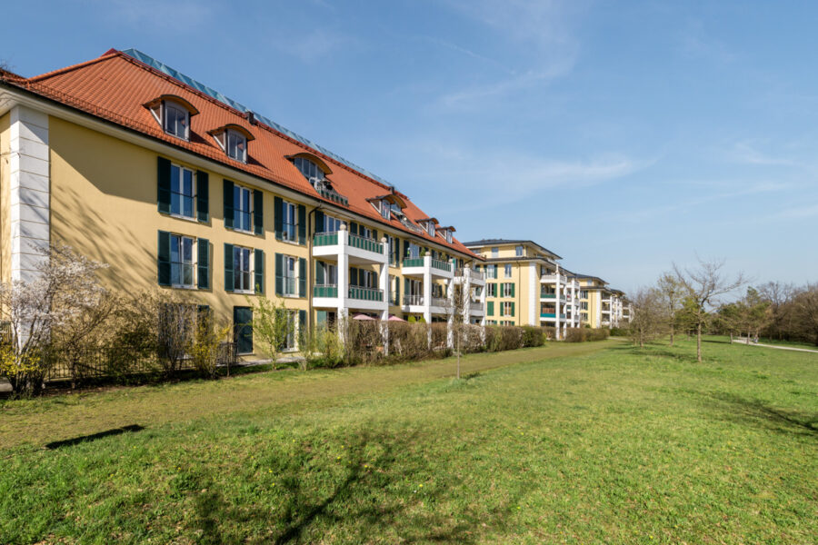 Galeriewohnung mit 4-Zimmern und Terrasse in der Nähe Schloss Nymphenburg - Außenansicht