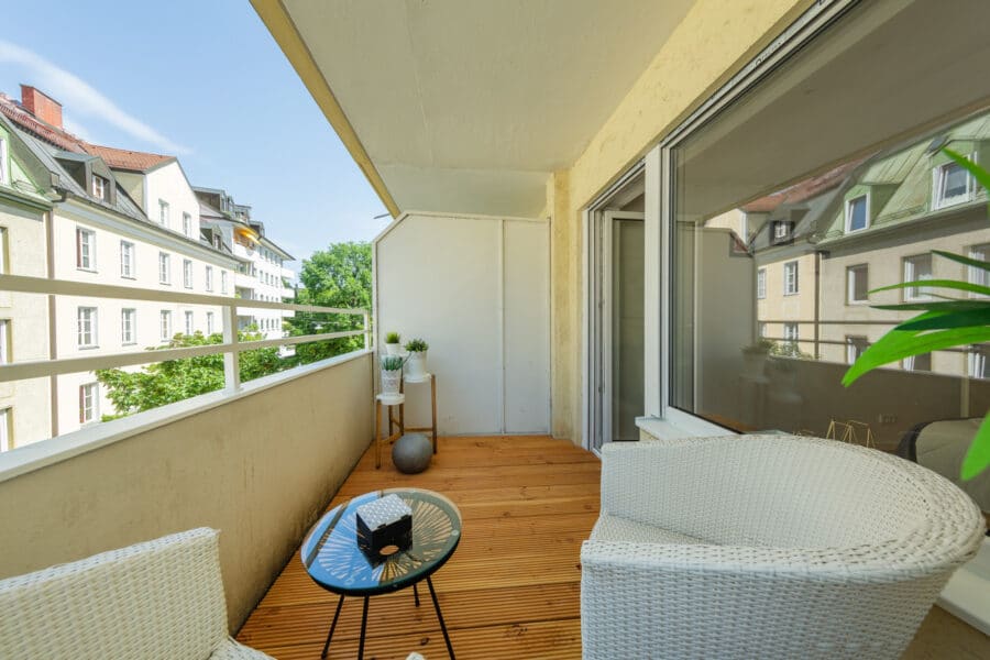 Traumhaft renovierte 2,5-Zimmerwohnung mit zwei Balkonen in der Isarvorstadt - Balkon 1