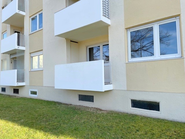 Hochwertig renovierte 3-Zimmer-Wohnung mit Westbalkon in Forstenried - Ansicht Balkon