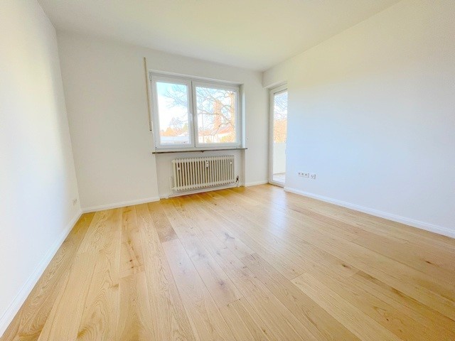 Hochwertig renovierte 3-Zimmer-Wohnung mit Westbalkon in Forstenried - Bild
