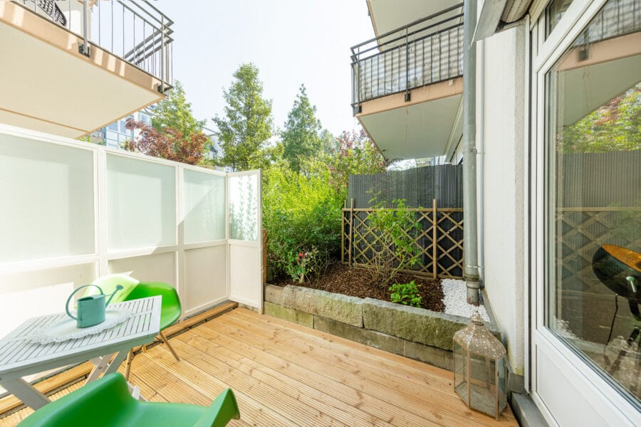 Renoviert und bezugsfrei: 2 Zimmer Büro mit Terrasse zum ruhigen Innenhof - Bild