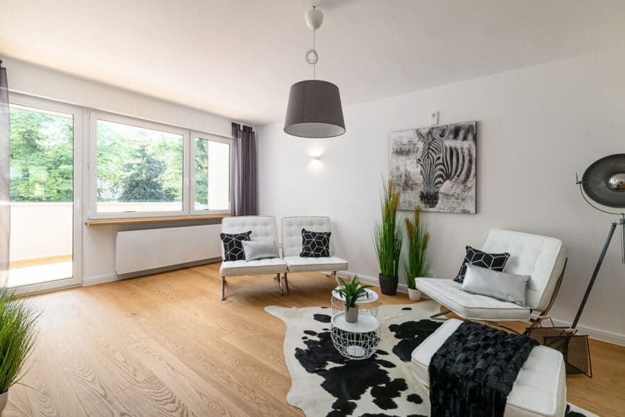 Renoviert und bezugsfertig: 3-Zimmer Wohnung mit Balkon und Tiefgarage, 81673 München, Etagenwohnung