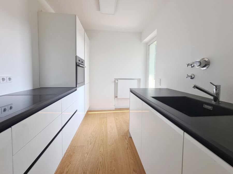 Renoviert und bezugsfertig: 3-Zimmer Wohnung mit Balkon und Tiefgarage - Küche