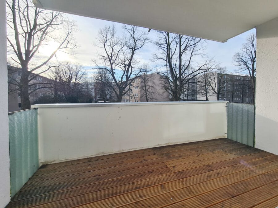 Renoviert und bezugsfertig: 3-Zimmer Wohnung mit Balkon und Tiefgarage - Süd-Balkon