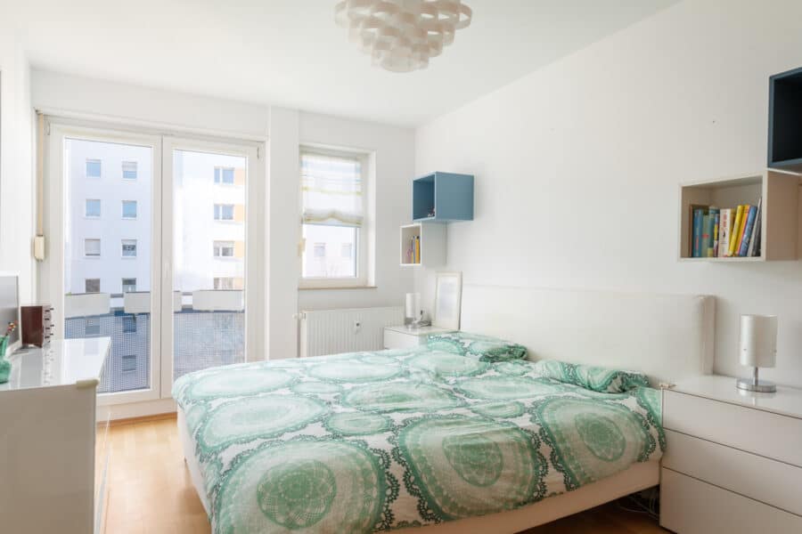 Familienwohntraum in grüner und zentraler Lage in Neuhausen - Schlafzimmer mit Balkon