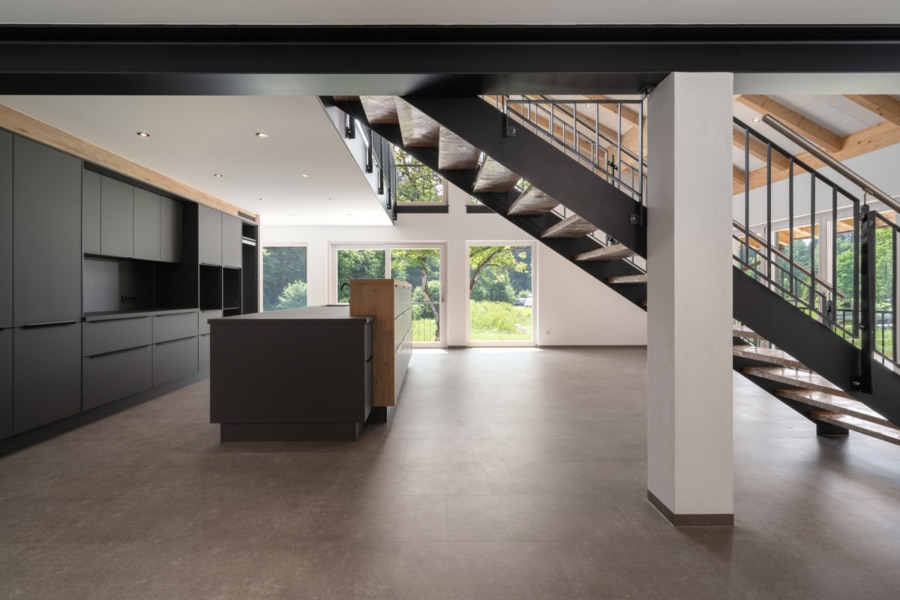 Erstbezug in exklusiver, lichtdurchfluteter Maisonette-Wohnung mit Galerie und Dachgeschoss, 83112 Frasdorf, Wohnung
