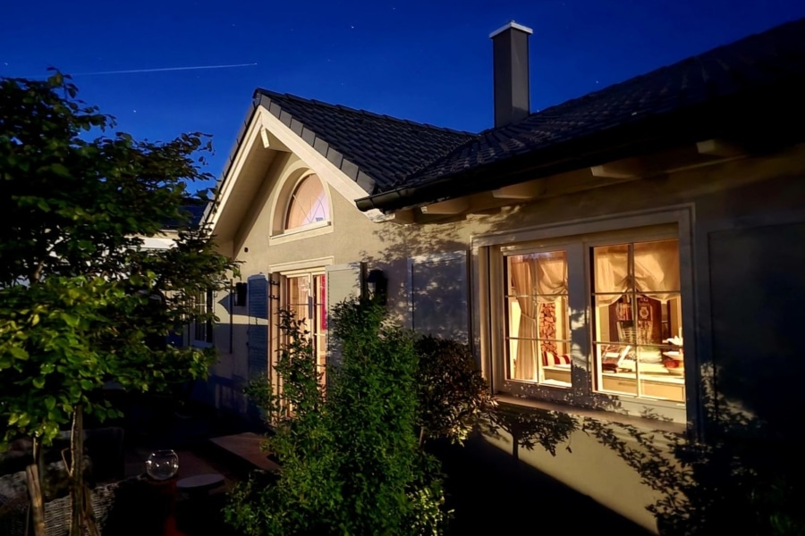Neuwertiger & stilvoller Bungalow mit Sundowner Blick aus der ersten Reihe, 83544 Albaching, Bungalow