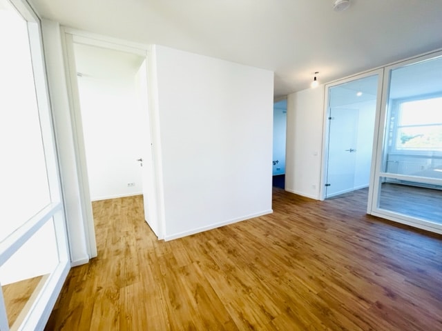 4,5 Zimmer-Wohnung neu renoviert im Arabellapark - 4.OG. - top Ausstattung - Bezugsfrei - DIELE