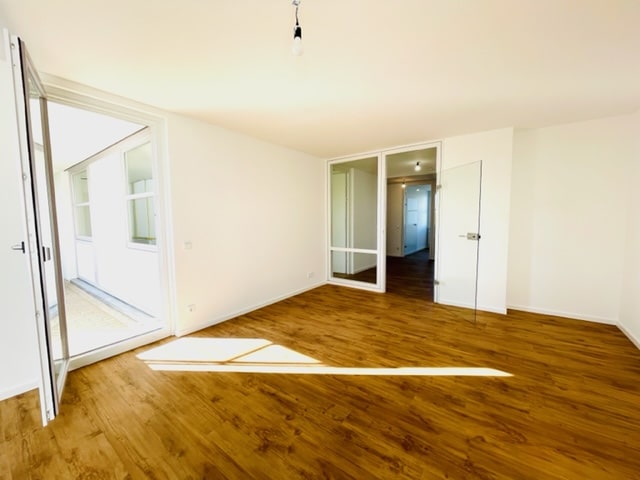 4,5 Zimmer-Wohnung neu renoviert im Arabellapark - 4.OG. - top Ausstattung - Bezugsfrei - WOHNZIMMER