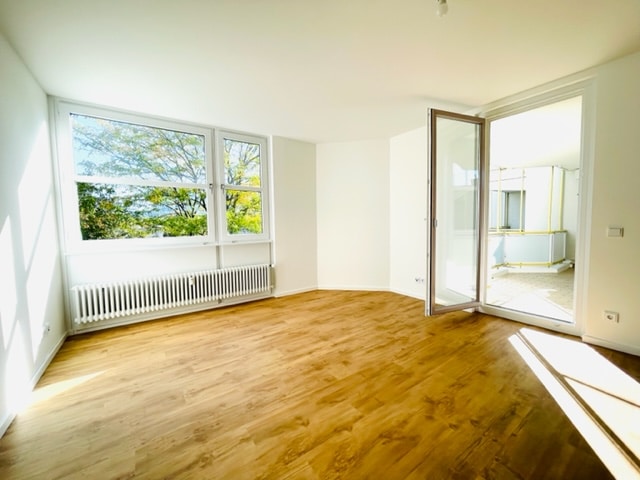 4,5 Zimmer-Wohnung neu renoviert im Arabellapark - 4.OG. - top Ausstattung - Bezugsfrei - WOHNZIMMER