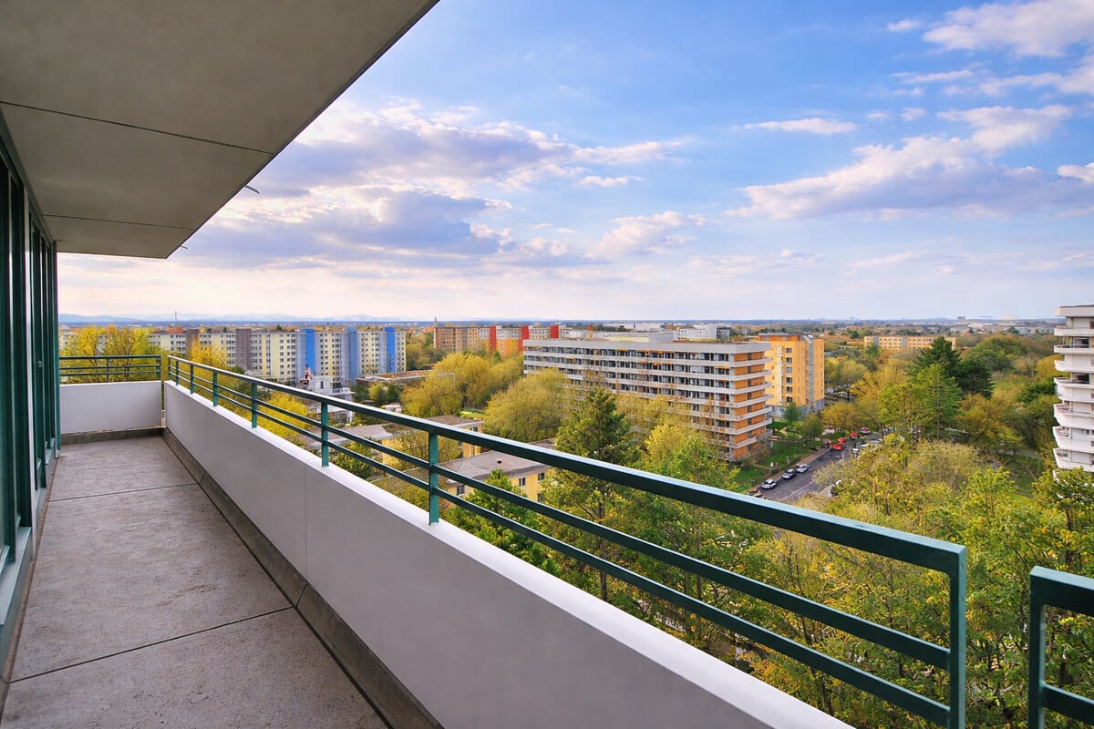 3-Zimmer Panorama-Eckwohnung im 10. OG mit Alpenblick, Südbalkon & Tiefgarage am Ostpark