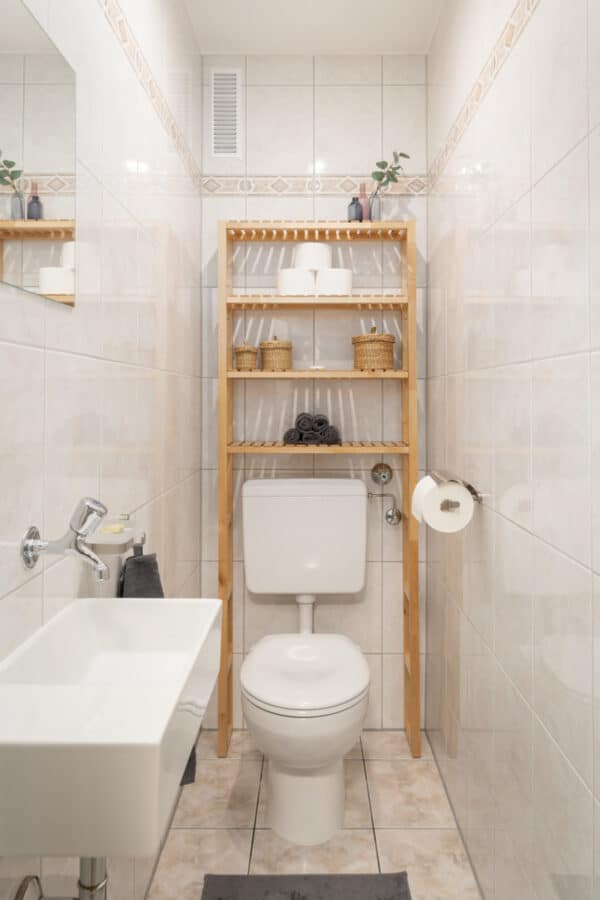 Ruhige, lichtdurchflutete und zentral gelegene 4-Zimmer Wohnung im Grünen – frisch renoviert - Gäste-WC