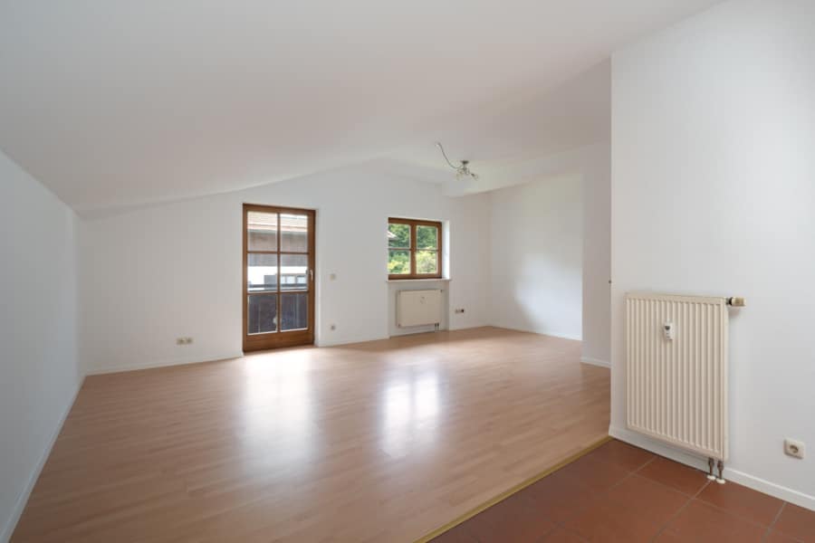 Ruhe, Natur und Möglichkeiten: Große Dachgeschosswohnung mit großem Balkon in Schleching, 83259 Schleching / Ettenhausen, Dachgeschosswohnung