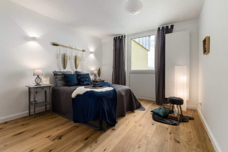 Traumhafte 3-Zimmer Wohnung mit Balkon und Bergblick zum Erstbezug nach Renovierung - Schlafzimmer