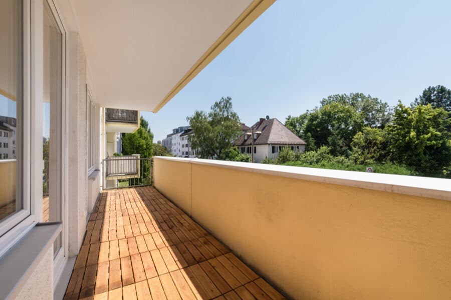 NEU!! Sanierte, luxuriöse 2- Zimmerwohnung in schöner ruhiger Lage mit großem Süd - Balkon - Blick ins grüne
