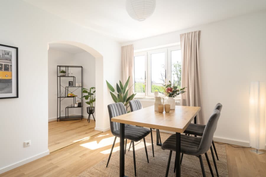 Energetisch renovierte 3-Zimmer Wohnung mit Süd-Balkon in Murnau am Staffelsee - Lichtdurchfluteter Essbereich