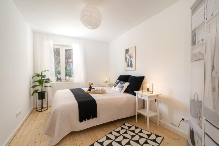 Energetisch renovierte 3-Zimmer Wohnung mit Süd-Balkon in Murnau am Staffelsee - Schlafzimmer